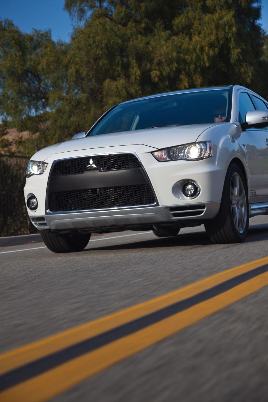  Mitsubishi Outlander GT 2010 года  (фото 36 из 91)